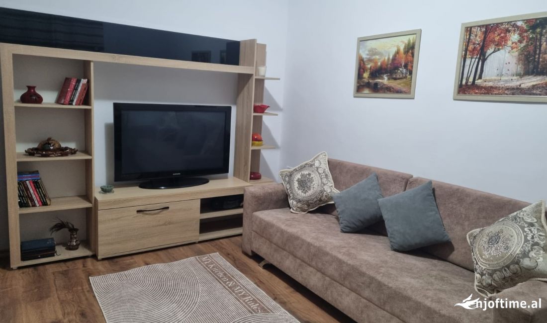 Shtepi me qera Apartament ne Tirane, 2+1, Mobilimi Pjeserisht e mobiluar, Pagesa 600  Euro.