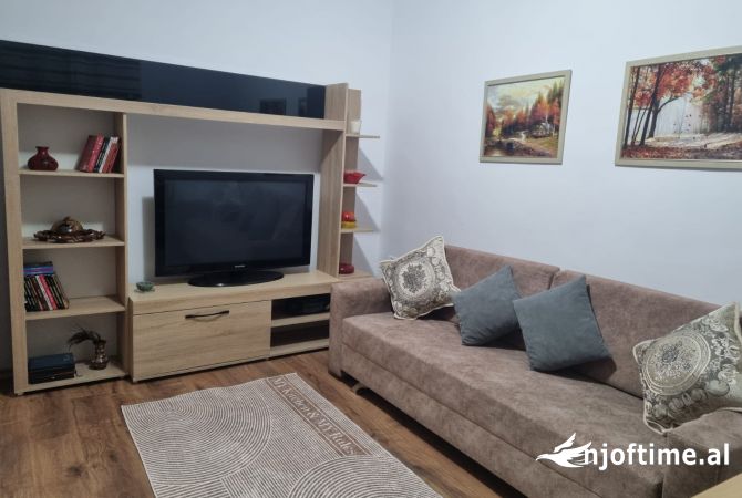 Shtepi 2+1 me qira prane 21 dhjetorit 600 euro