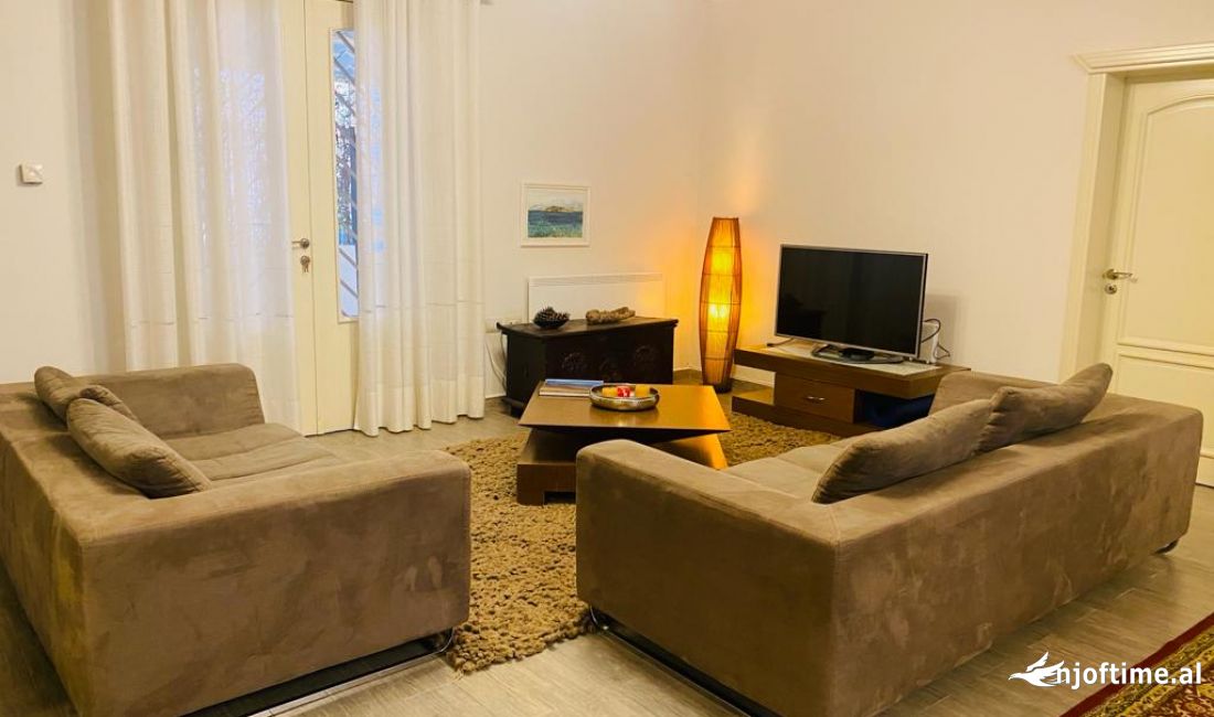 Shtepi ne shitje Apartament ne Tirane, 2+1, Mobilimi E mobiluar, Pagesa 258,000  Euro.