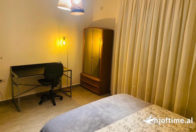 Shtepi ne shitje Apartament ne Tirane, 2+1, Mobilimi E mobiluar, Pagesa 258,000  Euro.