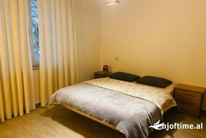 Shtepi ne shitje Apartament ne Tirane, 2+1, Mobilimi E mobiluar, Pagesa 258,000  Euro.