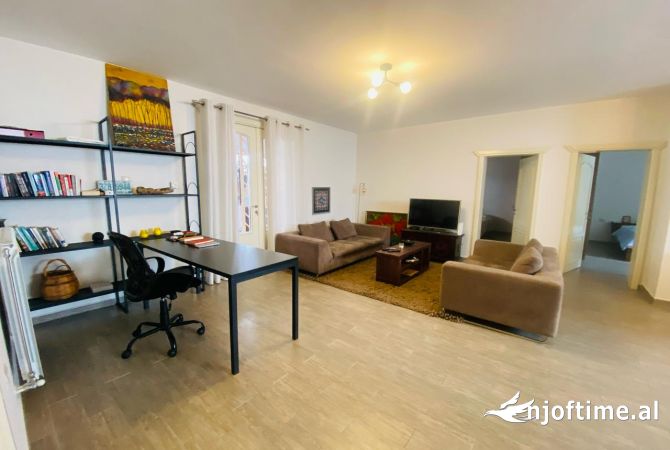 Shtepi ne shitje Apartament ne Tirane, 2+1, Mobilimi E mobiluar, Pagesa 258,000  Euro.