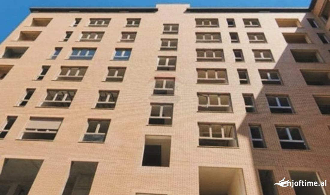 Shitet Dyqan te Profarma 170.230 euro 