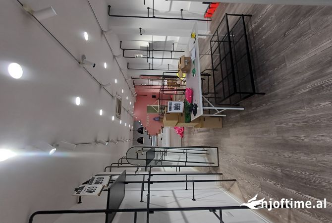 Ambiente Commerciale in Affitto 1+1 a Tirana - 5,000 Euro