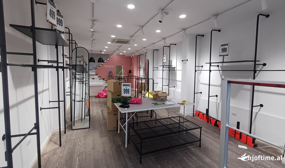 Shitet Pajisjet e nje Butiku 