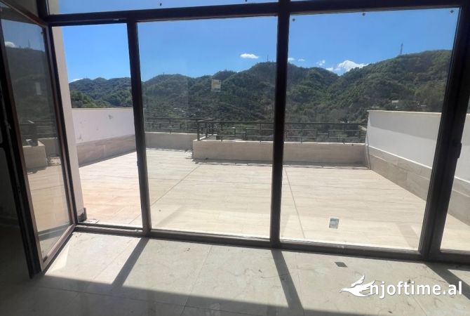 Shtepi ne shitje Duplex(shtepi me 2 kate) ne Tirane, 3+1, Mobilimi Bosh, pa mobiluar, Pagesa 329,000  Euro.