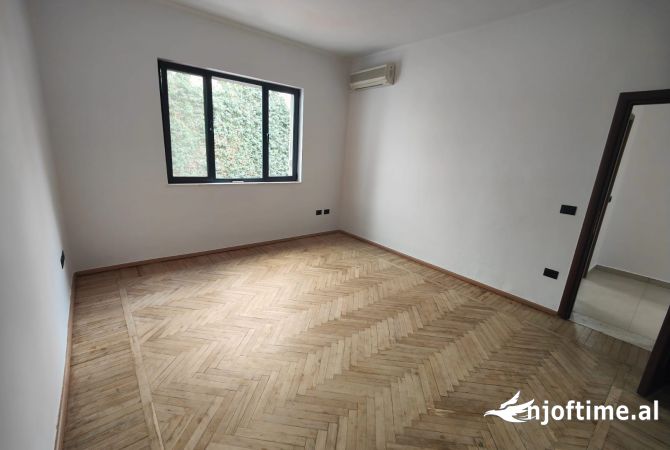 Zyre me qira ne Bllok rr.Vaso Pasha 