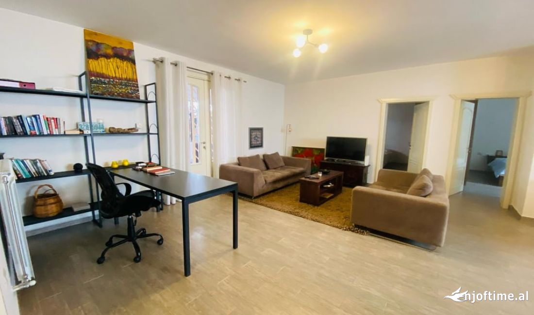 Shtepi ne shitje Apartament ne Tirane, 2+1, Mobilimi E mobiluar, Pagesa 250,000  Euro.