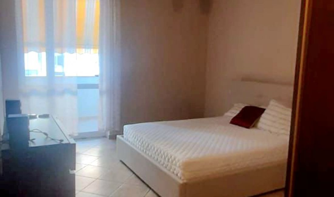 Shtepi me qera Apartament ne Tirane, 2+1, Mobilimi E mobiluar, Pagesa 650  Euro.