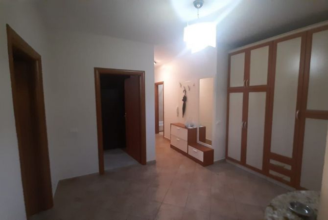 Shtepi me qera Apartament ne Tirane, 2+1, Mobilimi E mobiluar, Pagesa 650  Euro.