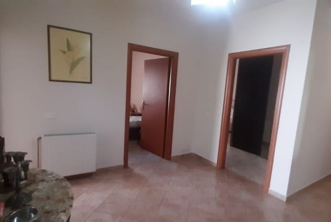 Shtepi me qera Apartament ne Tirane, 2+1, Mobilimi E mobiluar, Pagesa 650  Euro.