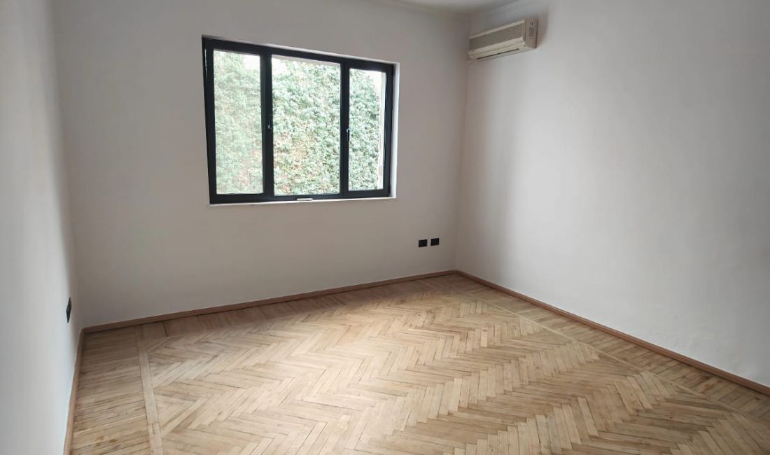 ZYRE ME QIRA   ne Zemer te Bllokut 900 euro