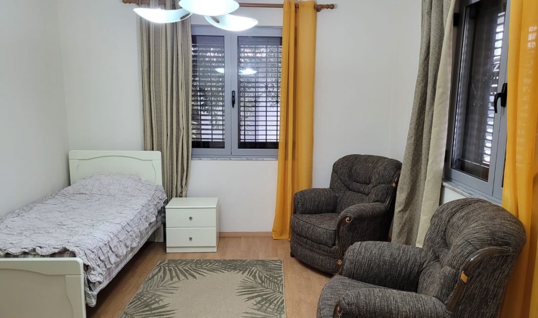 Shtepi me qera Apartament ne Tirane, 3+1, Mobilimi E mobiluar, Pagesa 700  Euro.