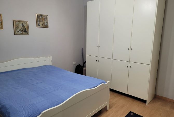 Shtepi me qera Apartament ne Tirane, 3+1, Mobilimi E mobiluar, Pagesa 700  Euro.