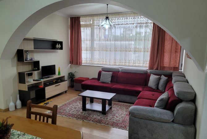 Shtepi me qera Apartament ne Tirane, 3+1, Mobilimi E mobiluar, Pagesa 700  Euro.