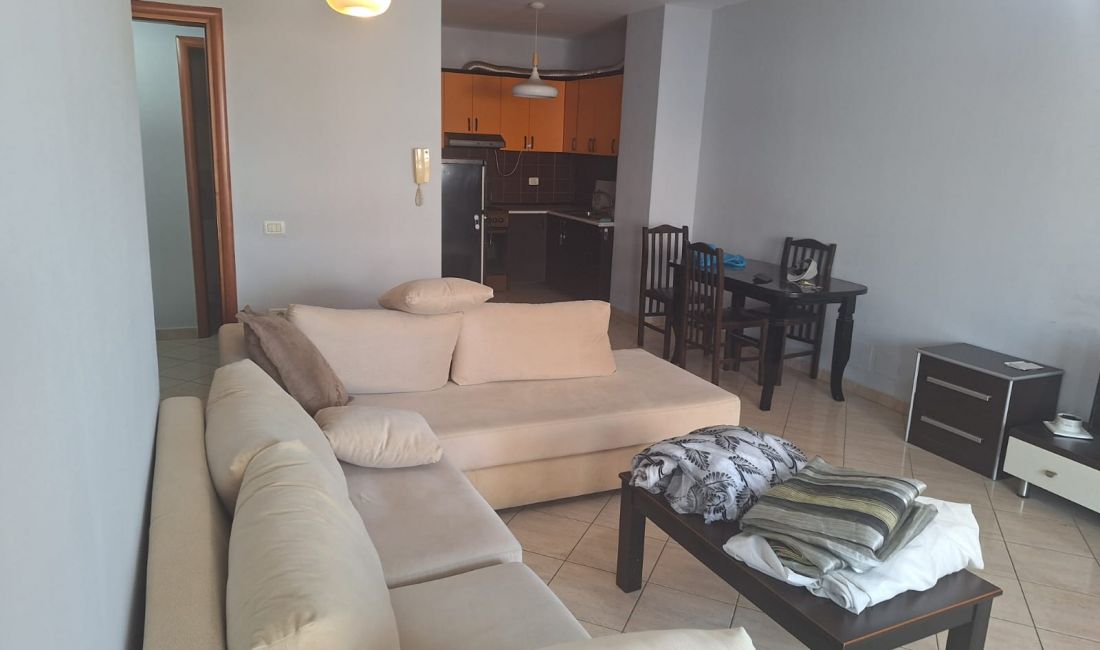 Shtepi ne shitje Apartament ne Tirane, 2+1, Mobilimi E mobiluar, Pagesa 192,000  Euro.