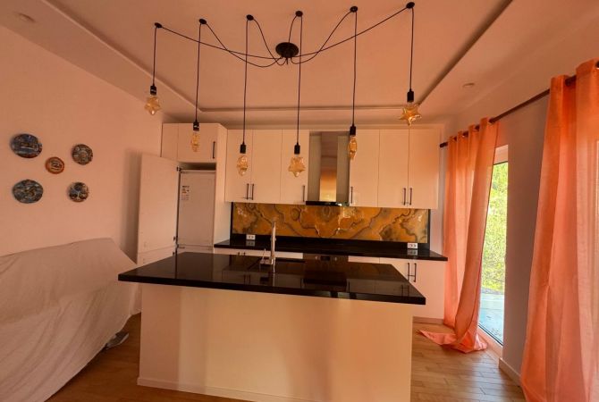 Shtepi ne shitje Vila Luksoze ne Tirane, 3+1, Mobilimi E mobiluar, Pagesa 600,000  Euro.