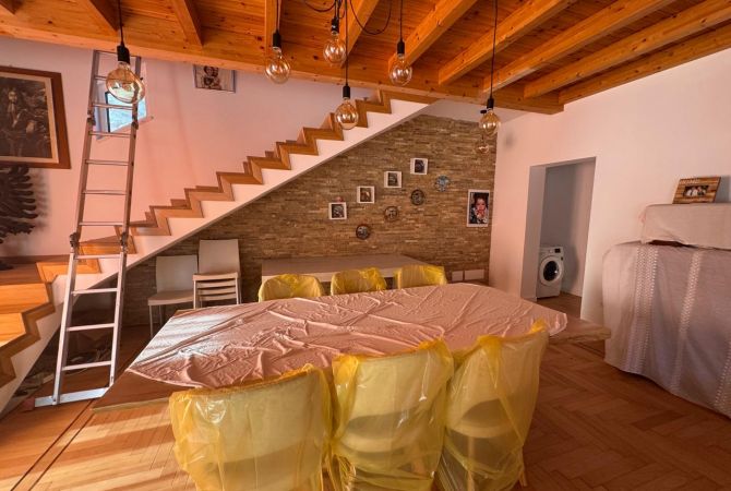 Shtepi ne shitje Vila Luksoze ne Tirane, 3+1, Mobilimi E mobiluar, Pagesa 600,000  Euro.