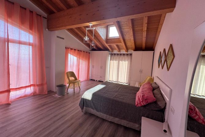 Shtepi ne shitje Vila Luksoze ne Tirane, 3+1, Mobilimi E mobiluar, Pagesa 600,000  Euro.