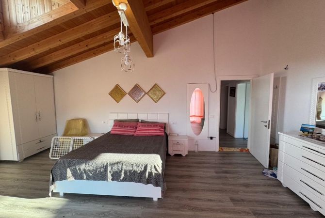 Shtepi ne shitje Vila Luksoze ne Tirane, 3+1, Mobilimi E mobiluar, Pagesa 600,000  Euro.