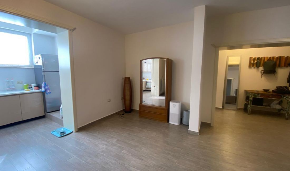 Shtepi ne shitje Apartament ne Tirane, 2+1, Mobilimi E mobiluar, Pagesa 238,000  Euro.