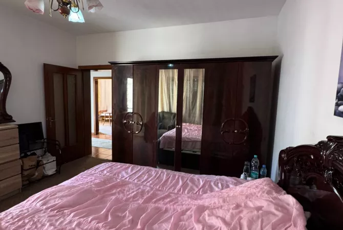 Shtepi ne shitje Shtepi Private ne Tirane, 4+1, Mobilimi E mobiluar, Pagesa 349,000  Euro.