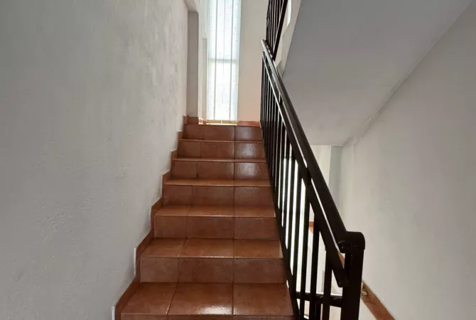 Shtepi ne shitje Shtepi Private ne Tirane, 4+1, Mobilimi E mobiluar, Pagesa 349,000  Euro.
