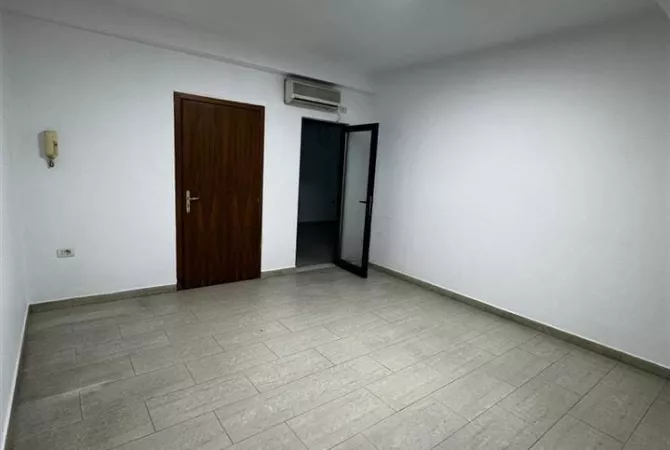 AMBIENT ME QIRA TE BRRYLI 230 M2 