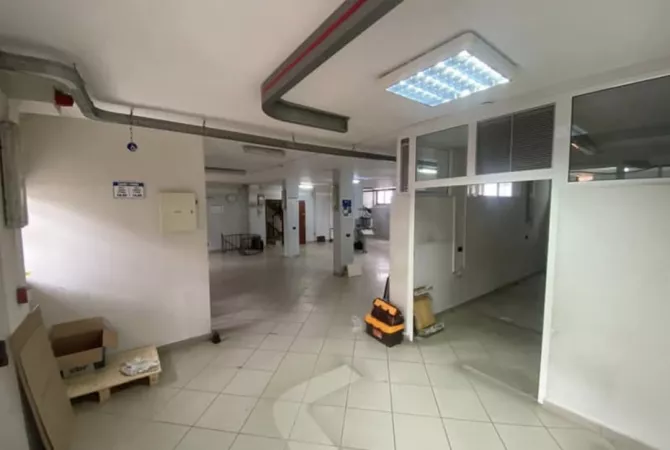 Business Property for Rent 4+1 in Tirana - 900 Euro