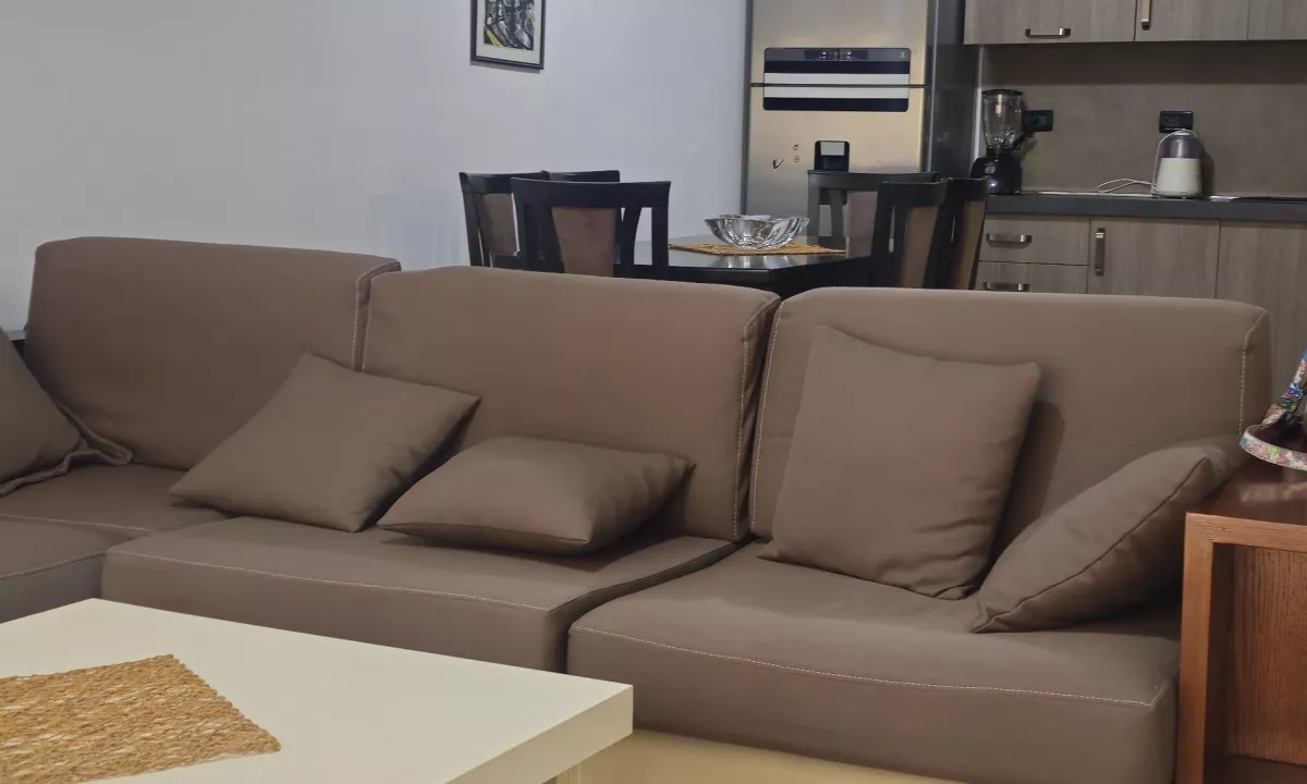 Shtepi me qera Apartament ne Tirane, 2+1, Mobilimi E mobiluar, Pagesa 1,000  Euro.