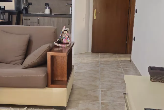 Shtepi me qera Apartament ne Tirane, 2+1, Mobilimi E mobiluar, Pagesa 1,000  Euro.