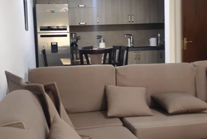 Shtepi me qera Apartament ne Tirane, 2+1, Mobilimi E mobiluar, Pagesa 1,000  Euro.