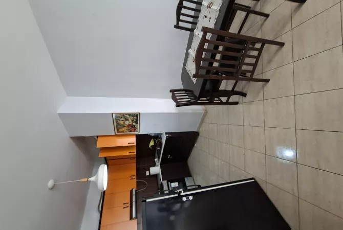 Shtepi ne shitje Apartament ne Tirane, 1+1, Mobilimi E mobiluar, Pagesa 192,000  Euro.