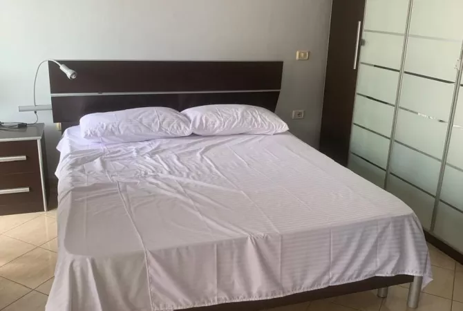 Shtepi ne shitje Apartament ne Tirane, 1+1, Mobilimi E mobiluar, Pagesa 192,000  Euro.