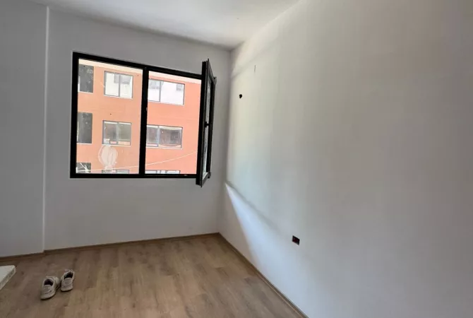 Shtepi ne shitje Apartament ne Tirane, 2+1, Mobilimi Bosh, pa mobiluar, Pagesa 183,000  Euro.