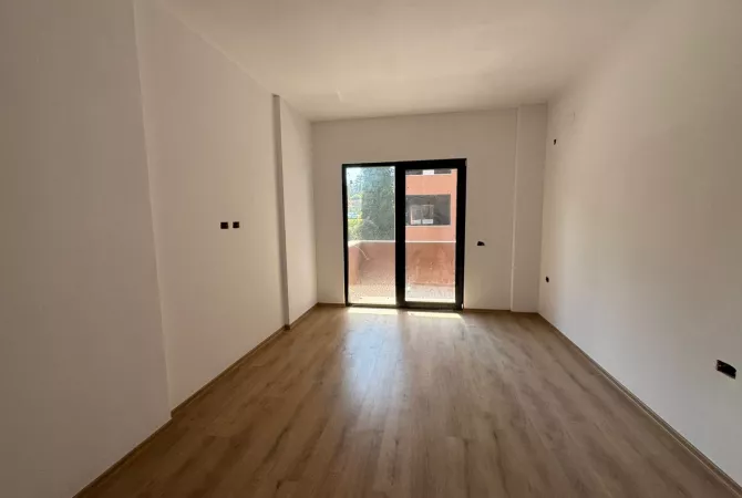 Shtepi ne shitje Apartament ne Tirane, 2+1, Mobilimi Bosh, pa mobiluar, Pagesa 183,000  Euro.