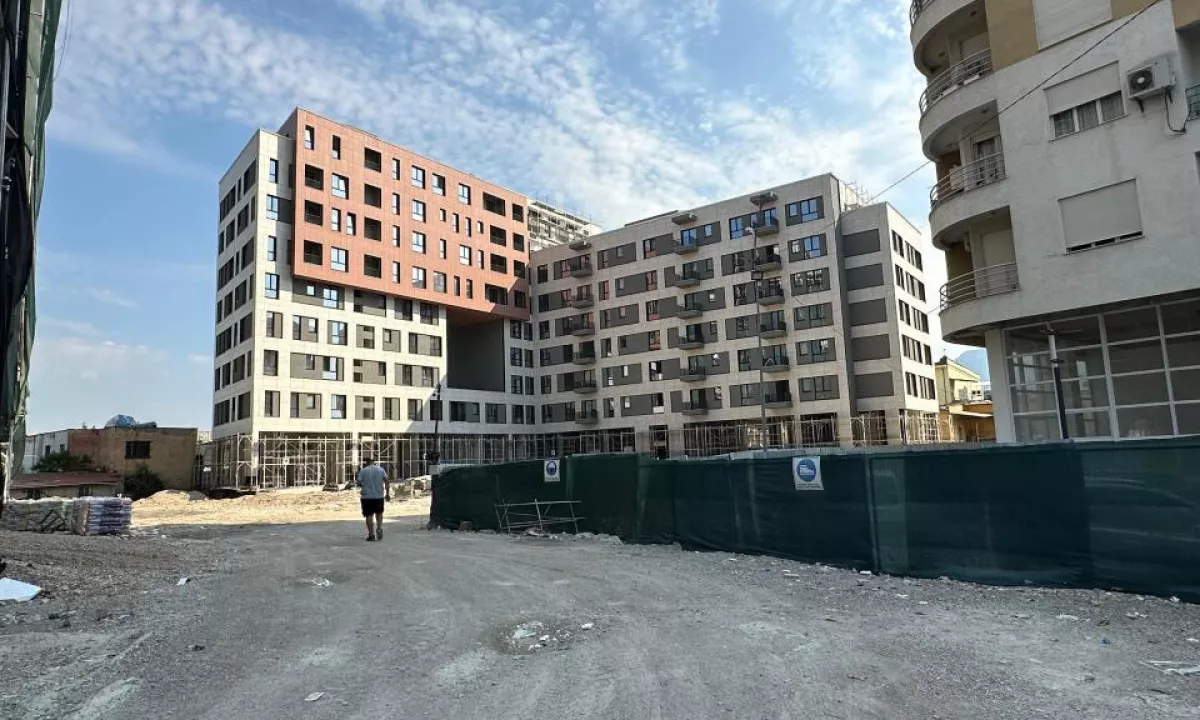 Shtepi ne shitje Apartament ne Tirane, 1+1, Mobilimi Bosh, pa mobiluar, Pagesa 144,000  Euro.