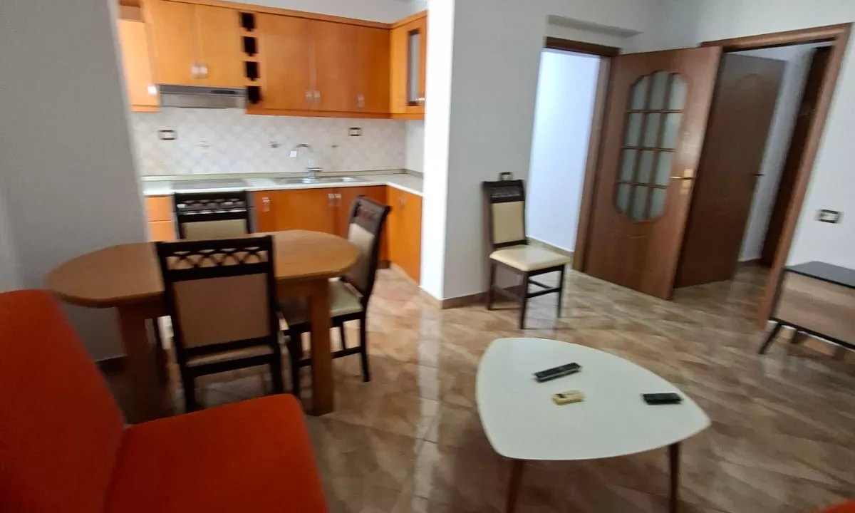 Shtepi me qera Apartament ne Tirane, 1+1, Mobilimi E mobiluar, Pagesa 500  Euro.