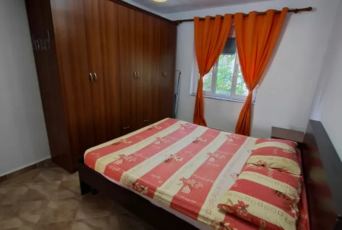 Shtepi me qera Apartament ne Tirane, 1+1, Mobilimi E mobiluar, Pagesa 500  Euro.