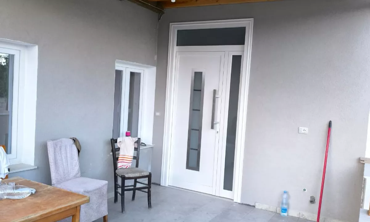 Shtepi ne shitje Shtepi Private ne Tirane, 3+1, Mobilimi Pjeserisht e mobiluar, Pagesa 400,000  Euro.