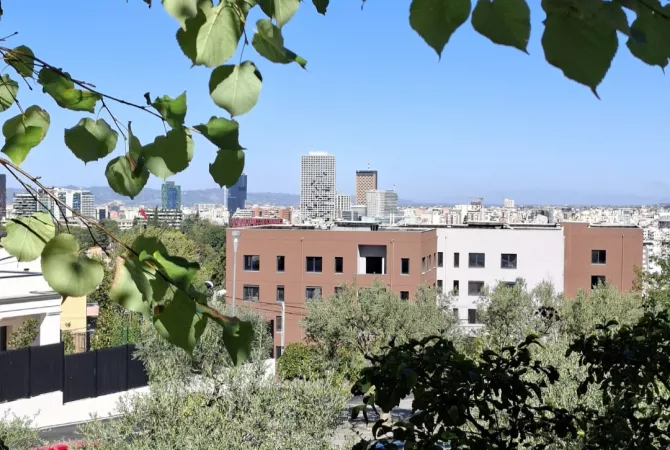 Shtepi ne shitje Apartament ne Tirane, 2+1, Mobilimi Bosh, pa mobiluar, Pagesa 185,000  Euro.