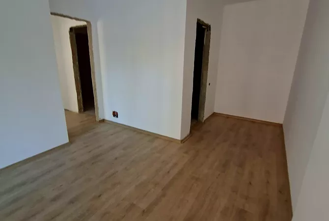 Shtepi ne shitje Apartament ne Tirane, 2+1, Mobilimi Bosh, pa mobiluar, Pagesa 185,000  Euro.
