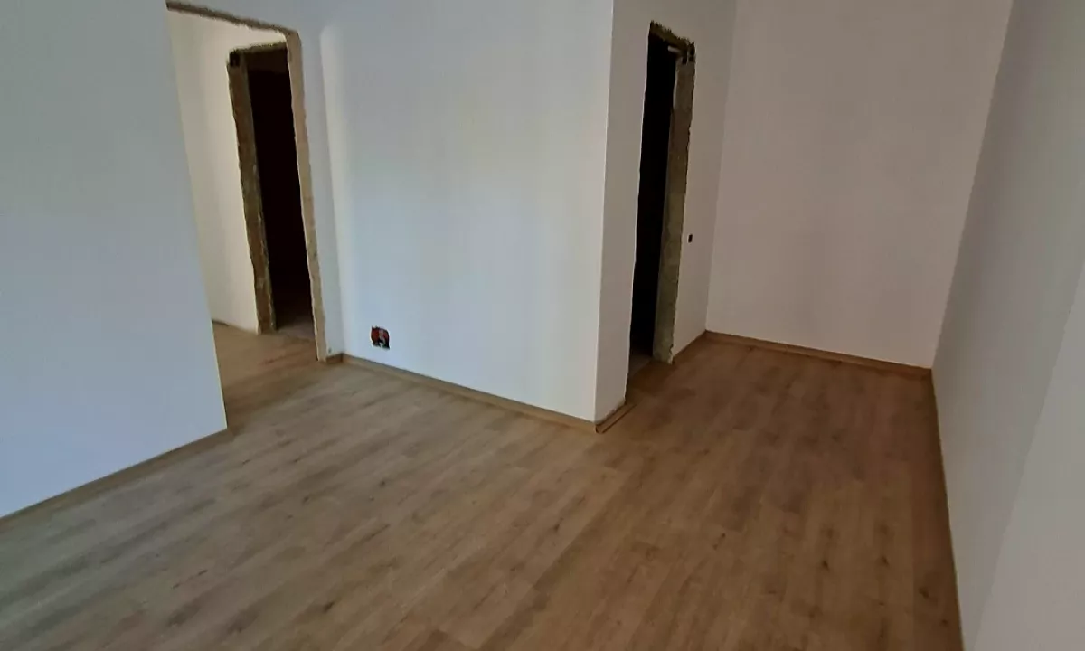 Shtepi ne shitje Apartament ne Tirane, 2+1, Mobilimi Bosh, pa mobiluar, Pagesa 185,000  Euro.