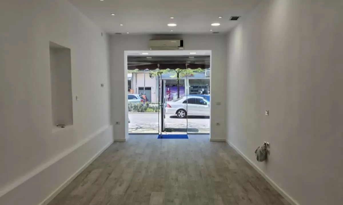 SHITET DYQAN NJESI PRANE BRRYLIT