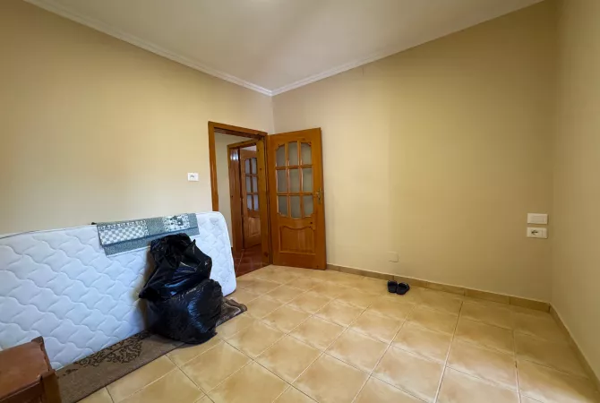 Shtepi ne shitje Apartament ne Tirane, 1+1, Mobilimi Pjeserisht e mobiluar, Pagesa 138,000  Euro.