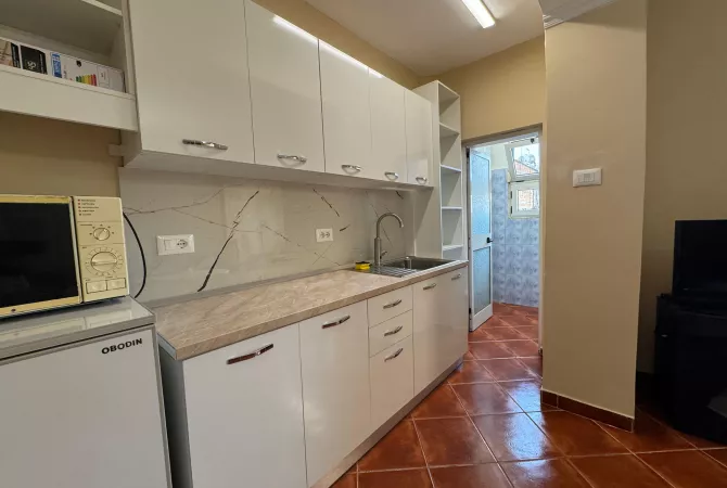 Shtepi ne shitje Apartament ne Tirane, 1+1, Mobilimi Pjeserisht e mobiluar, Pagesa 138,000  Euro.