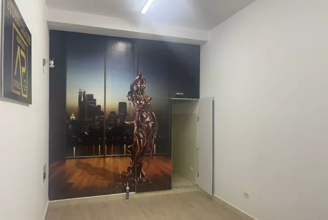 Business Property for Rent 3+1 in Tirana - 370 Euro