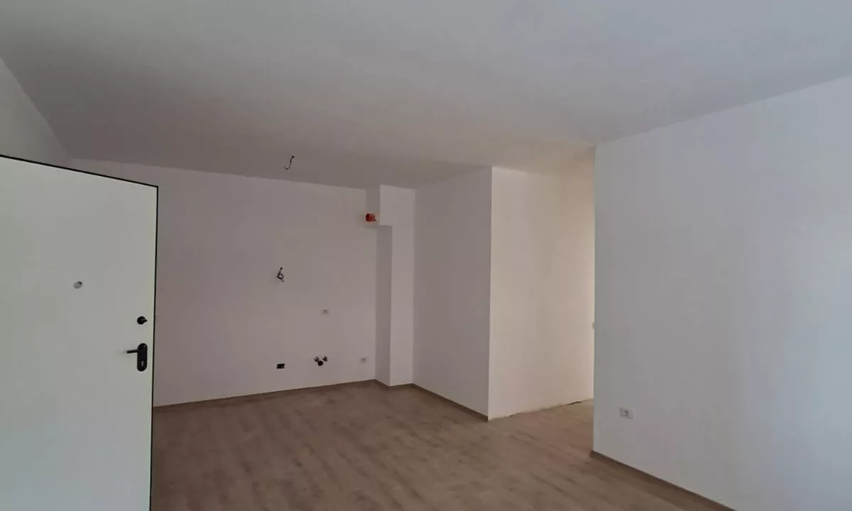 Shtepi ne shitje Apartament ne Tirane, 2+1, Mobilimi Bosh, pa mobiluar, Pagesa 184,000  Euro.