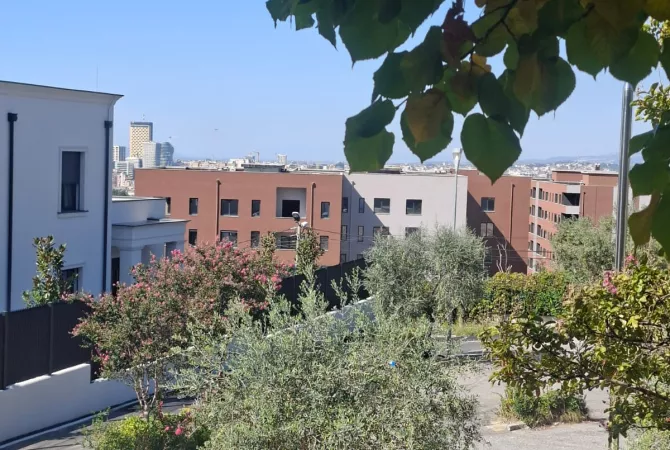 Shtepi ne shitje Apartament ne Tirane, 2+1, Mobilimi Bosh, pa mobiluar, Pagesa 184,000  Euro.