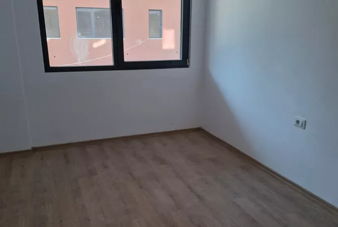 Shtepi ne shitje Apartament ne Tirane, 2+1, Mobilimi Bosh, pa mobiluar, Pagesa 184,000  Euro.